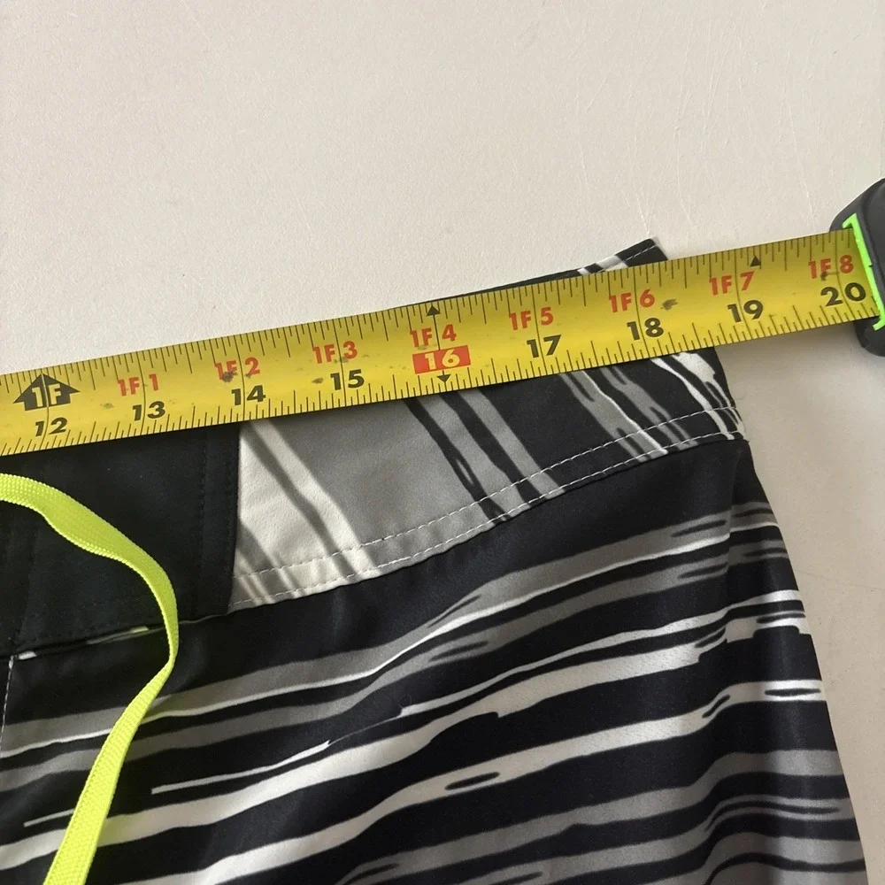 Under Armour Men's Black Gray White stripe Board Shorts Swim Drawstring Size 36
